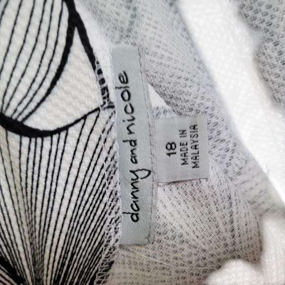 Danny & Nicole Sz 18 Black & White Floral Sleeveless Dress. Fit & Flare, Keyhole - Picture 11 of 12